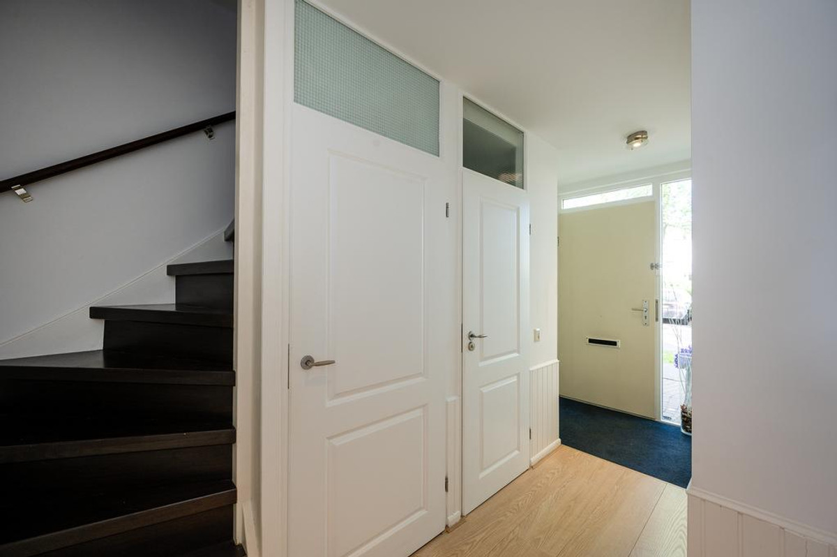 Tussenwoning te huur: Springendallaan 115, Almere
