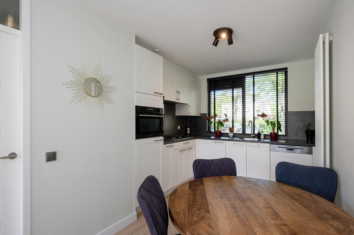 Tussenwoning te huur: Springendallaan 115, Almere