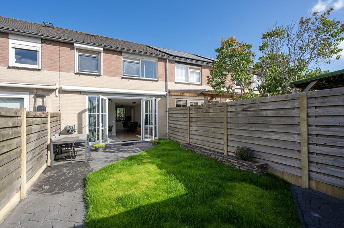 Tussenwoning te huur: Springendallaan 115, Almere