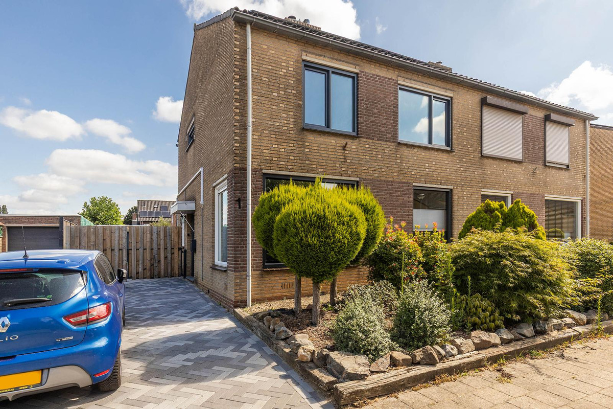 Twee-onder-één-kap te koop: Brederodestraat 1, Elsloo