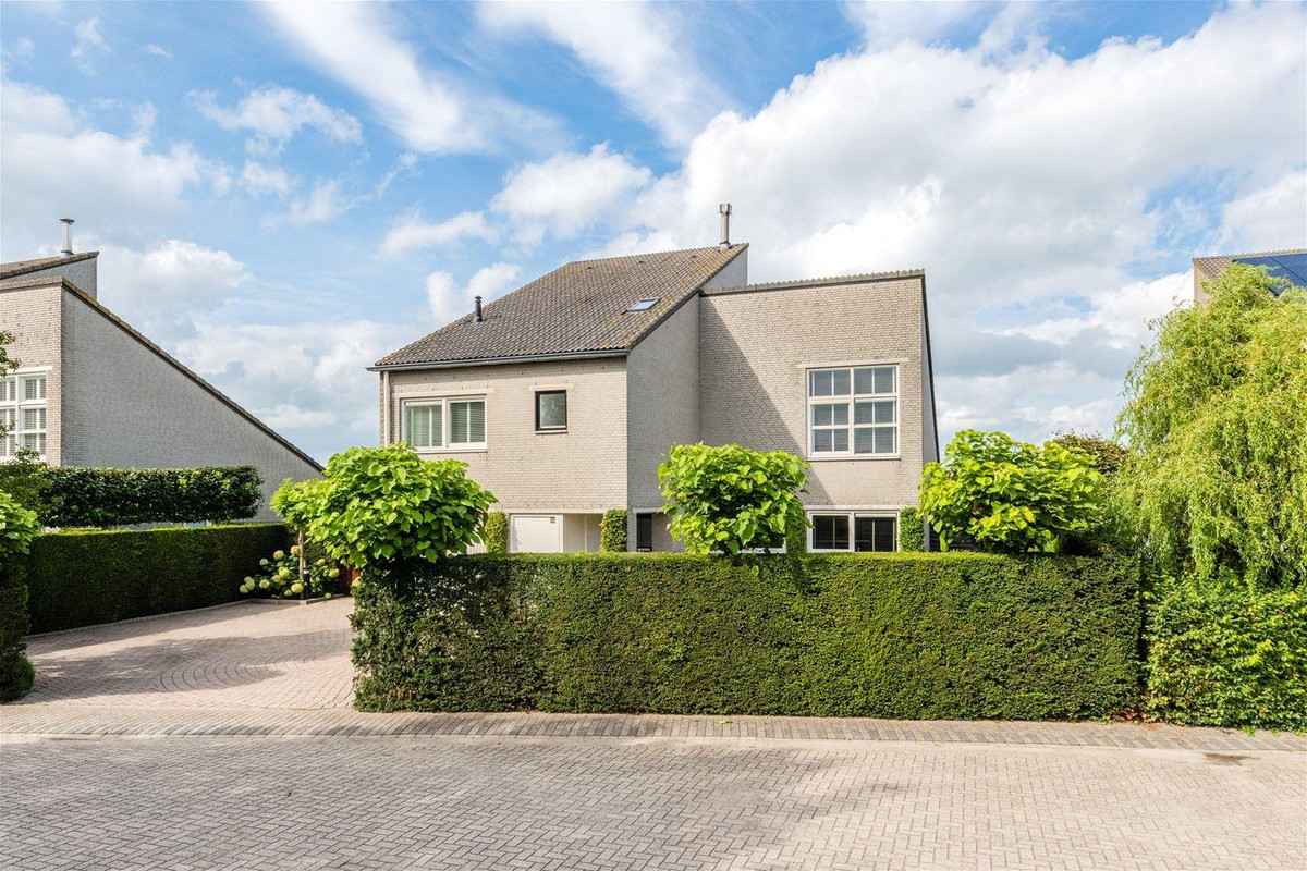 5-pièce indépendant et villa de 223 m²