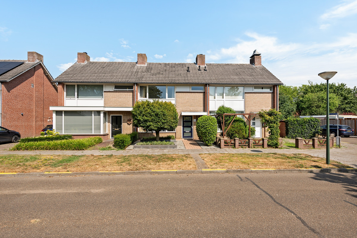 Tussenwoning te koop: Groen Van Prinstererlaan 28, Veghel