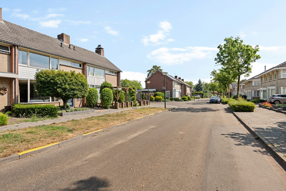 Tussenwoning te koop: Groen Van Prinstererlaan 28, Veghel