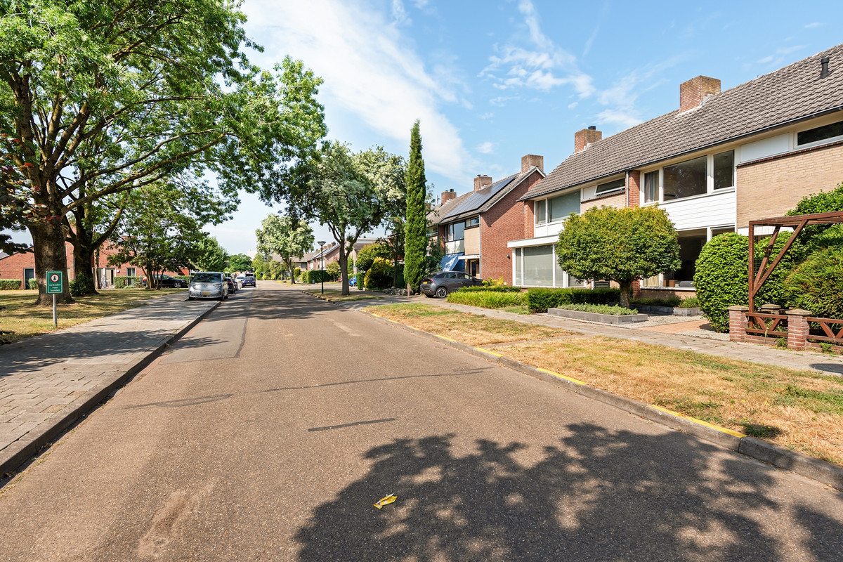 Tussenwoning te koop: Groen Van Prinstererlaan 28, Veghel