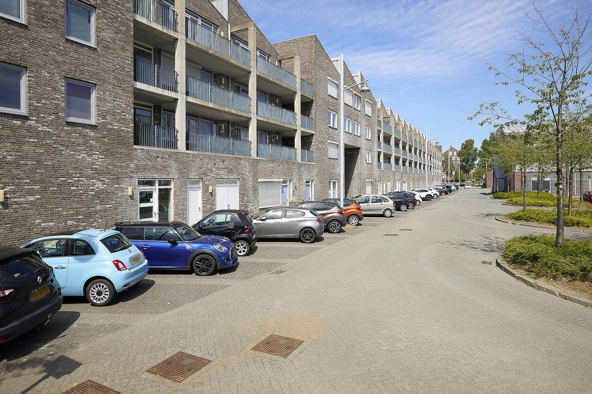 Appartement te koop: Vivaldisingel 213, Nieuw-Vennep