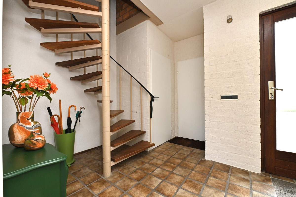 Twee-onder-één-kap te koop: Oosterstraat 56, Dinteloord