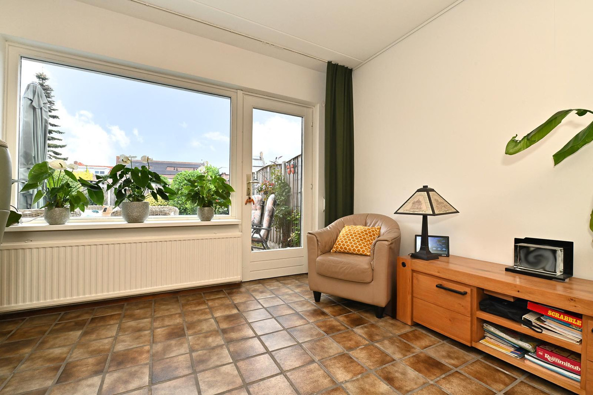 Twee-onder-één-kap te koop: Oosterstraat 56, Dinteloord