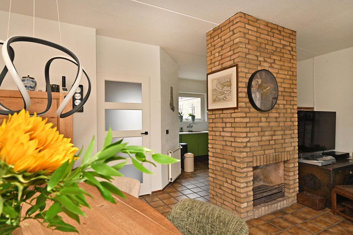 Twee-onder-één-kap te koop: Oosterstraat 56, Dinteloord