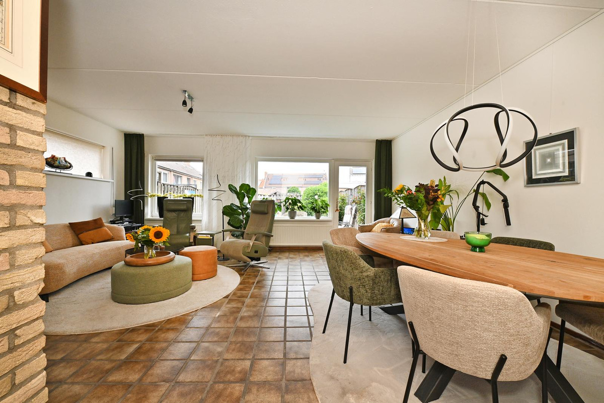 Twee-onder-één-kap te koop: Oosterstraat 56, Dinteloord