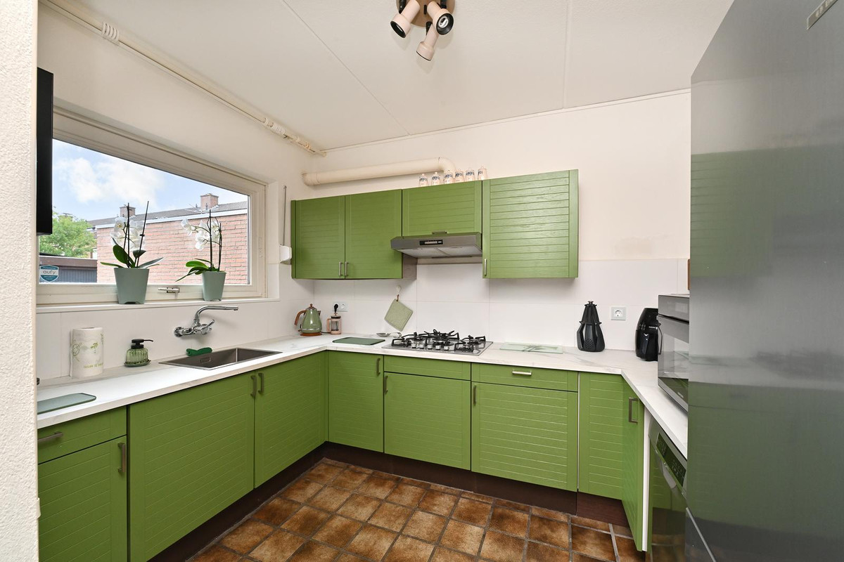 Twee-onder-één-kap te koop: Oosterstraat 56, Dinteloord