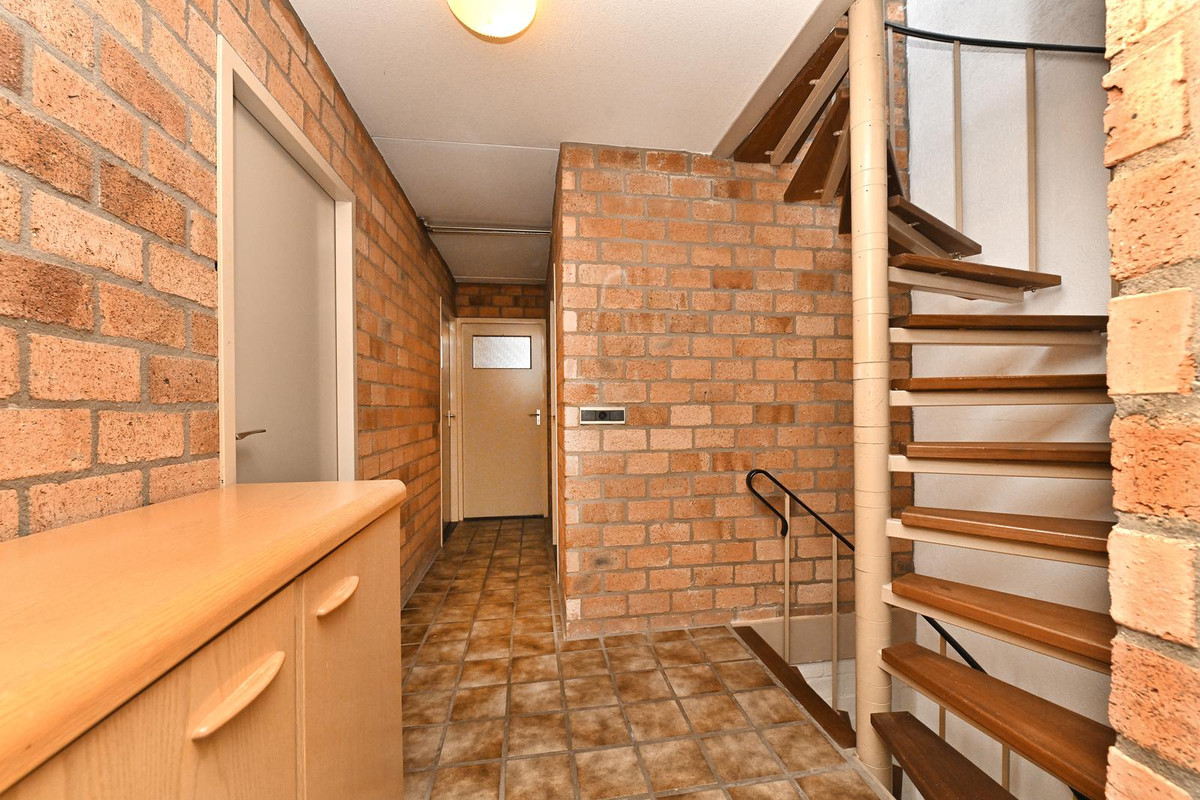Twee-onder-één-kap te koop: Oosterstraat 56, Dinteloord