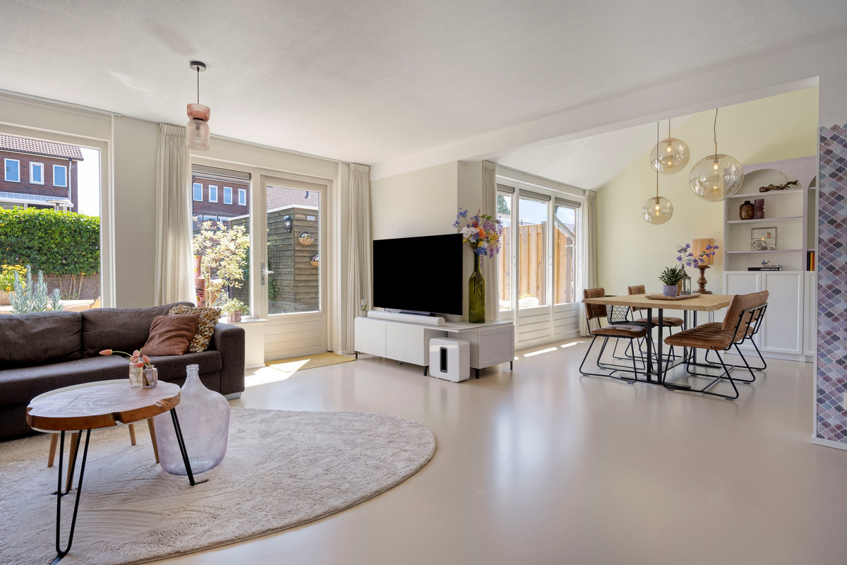 Tussenwoning te koop: Amandelgaarde 133, Hendrik-Ido-Ambacht