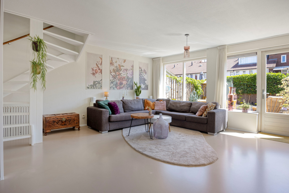 Tussenwoning te koop: Amandelgaarde 133, Hendrik-Ido-Ambacht