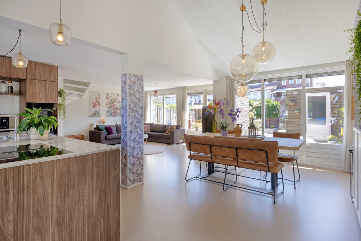 Tussenwoning te koop: Amandelgaarde 133, Hendrik-Ido-Ambacht