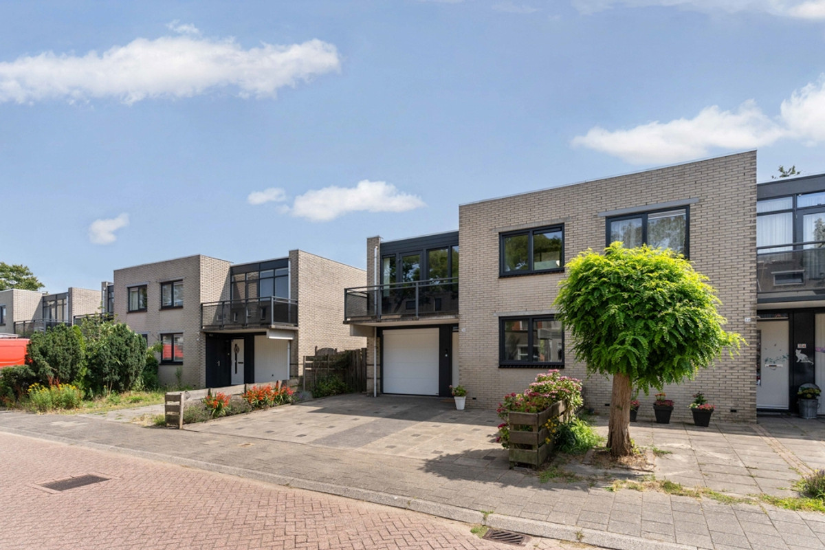 Twee-onder-één-kap te koop: Rondostraat 36, Almere