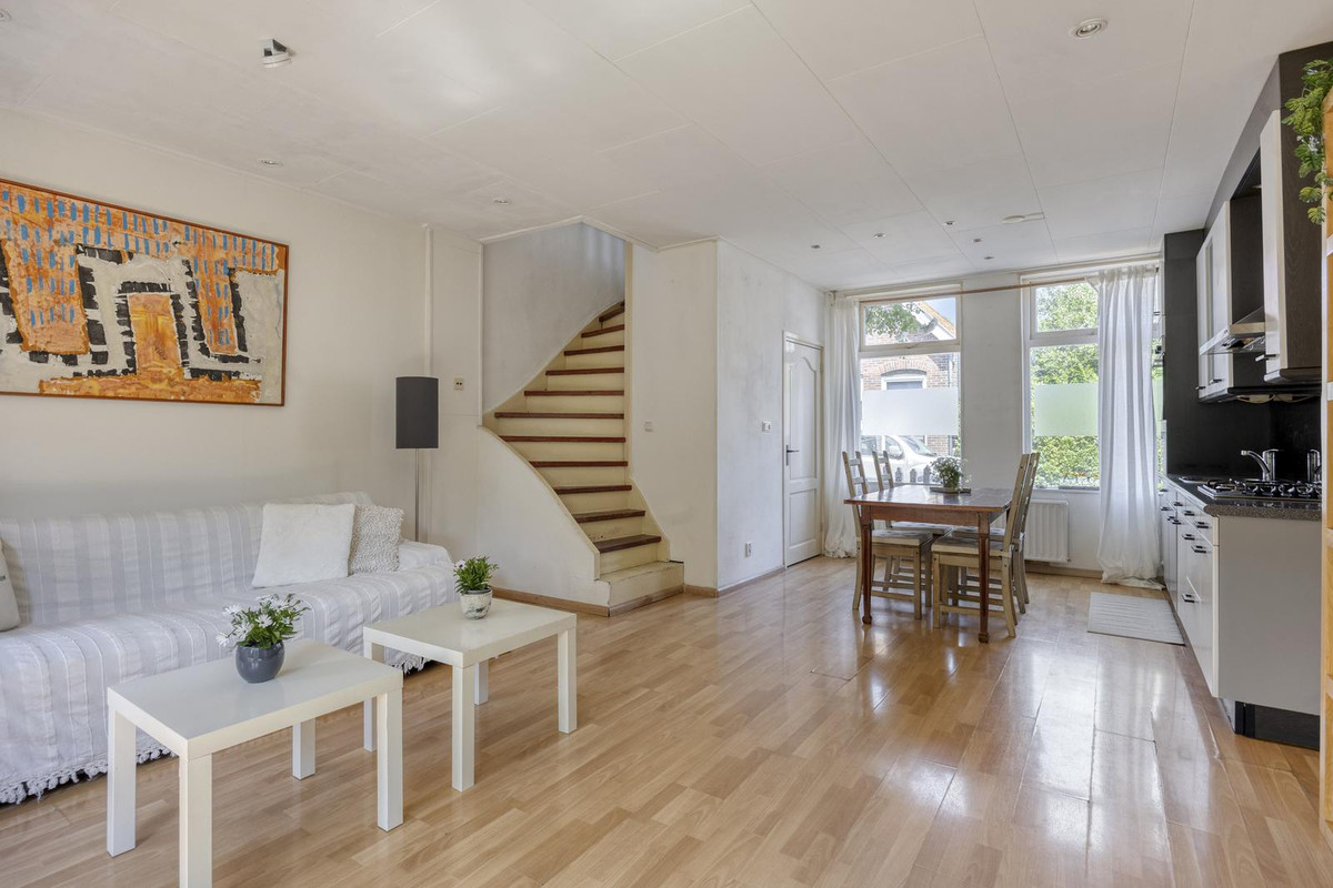 Twee-onder-één-kap te koop: Zuiddijk 346, Zaandam