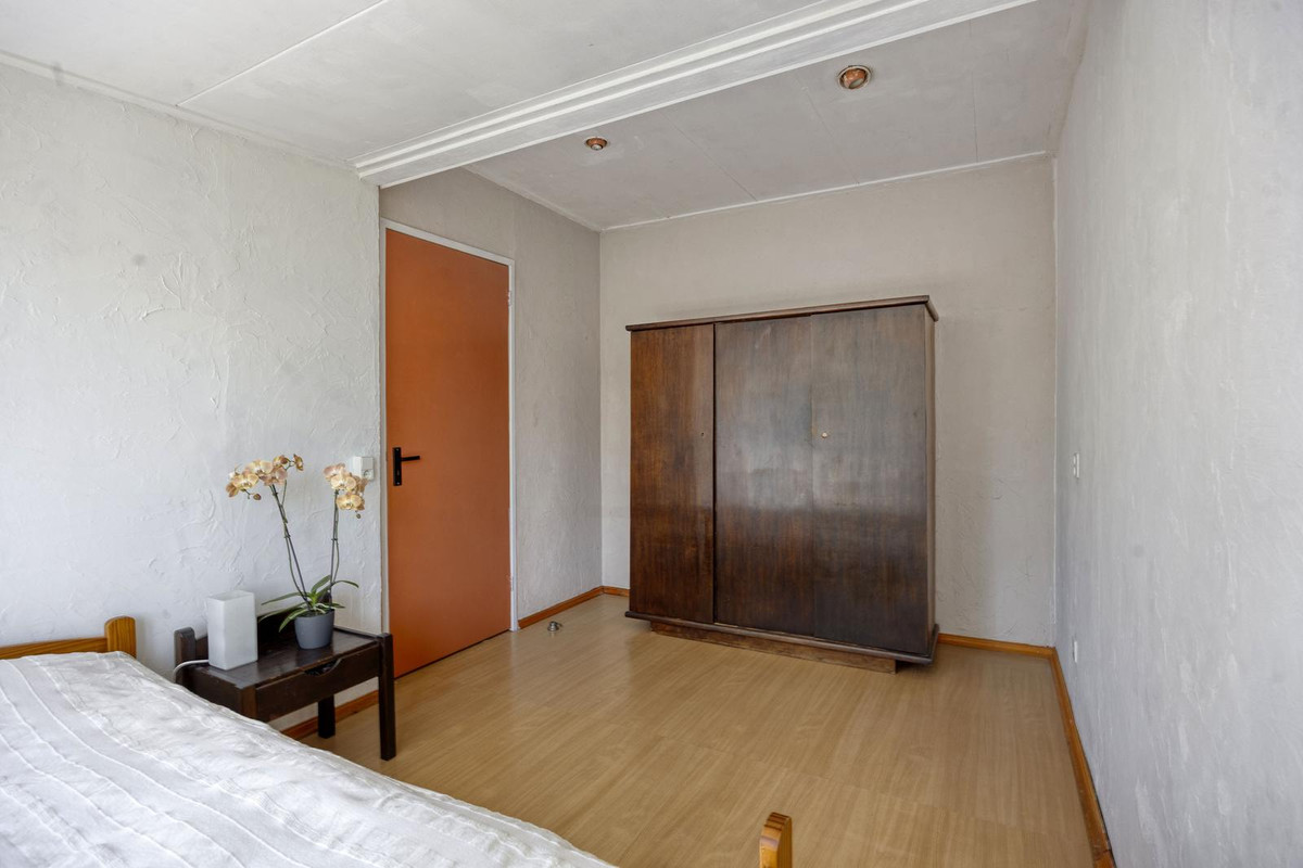 Twee-onder-één-kap te koop: Zuiddijk 346, Zaandam
