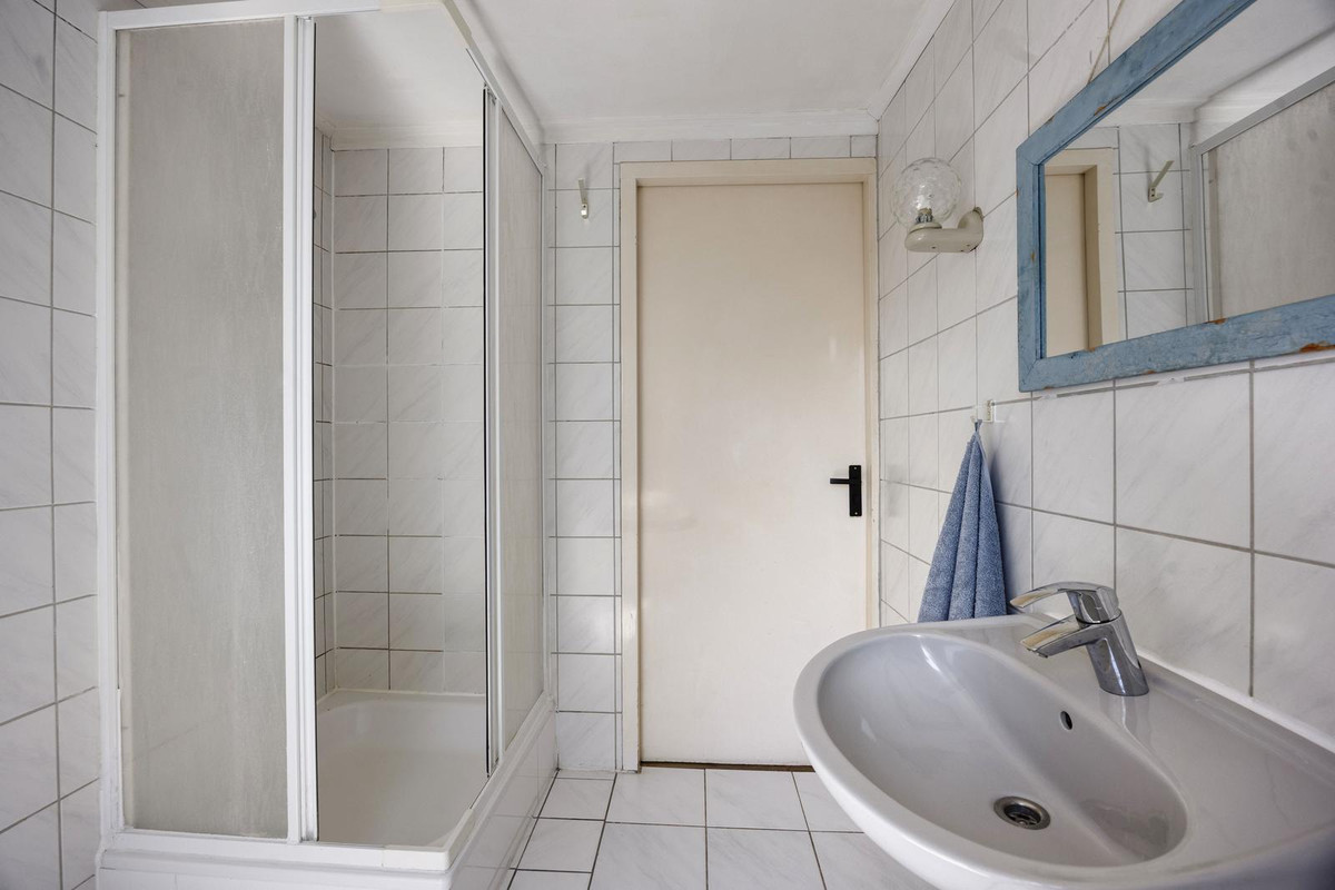 Twee-onder-één-kap te koop: Zuiddijk 346, Zaandam