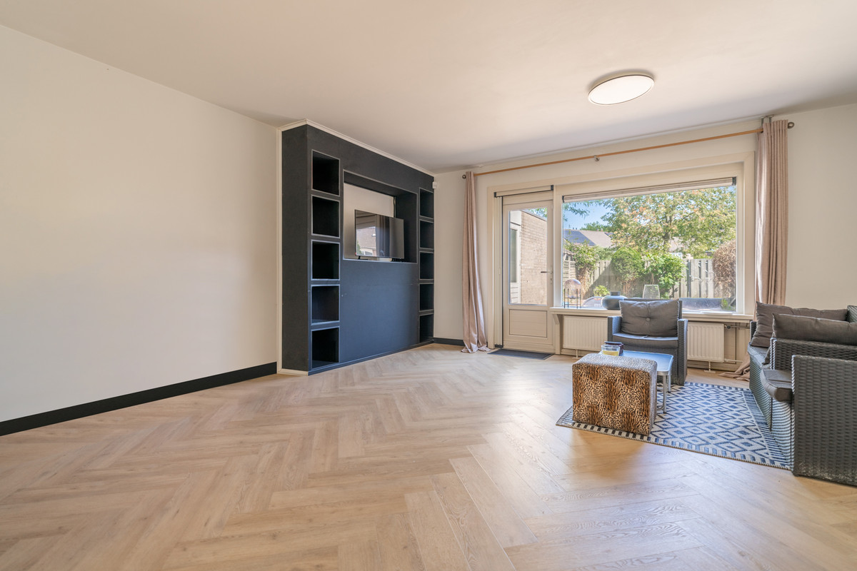 Tussenwoning te koop: Konijnenweide 56, Zoetermeer