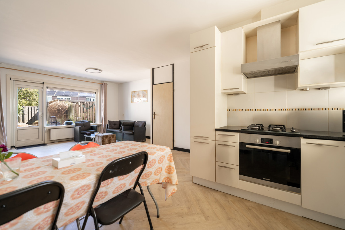 Tussenwoning te koop: Konijnenweide 56, Zoetermeer