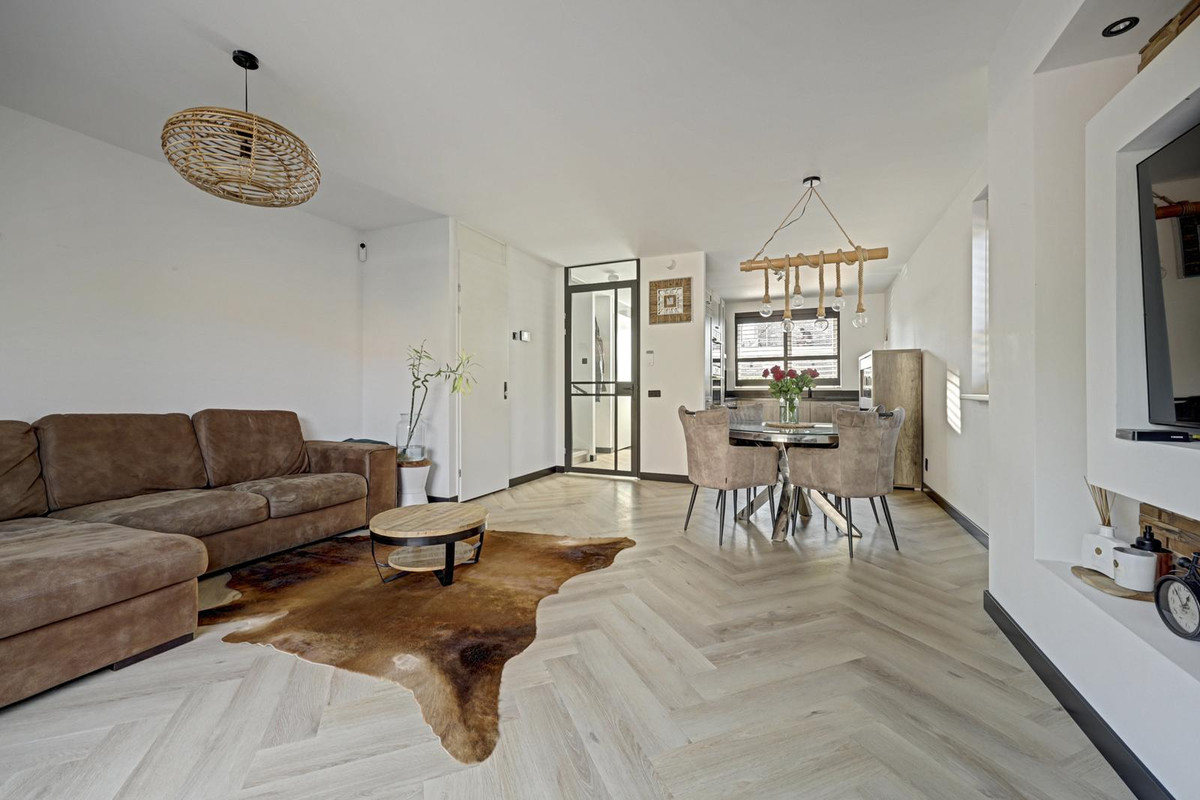 Hoekwoning te koop: Douwe Dabbertstraat 53, Almere
