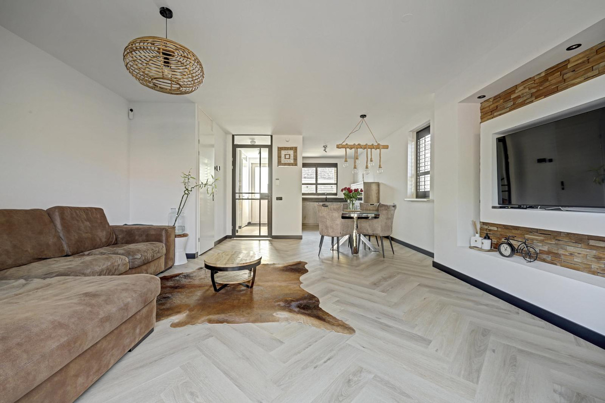 Hoekwoning te koop: Douwe Dabbertstraat 53, Almere