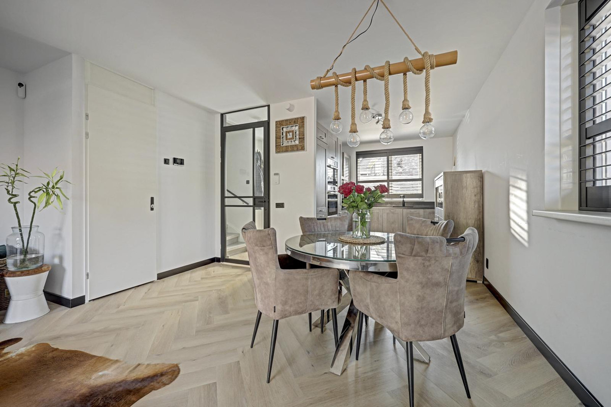Hoekwoning te koop: Douwe Dabbertstraat 53, Almere