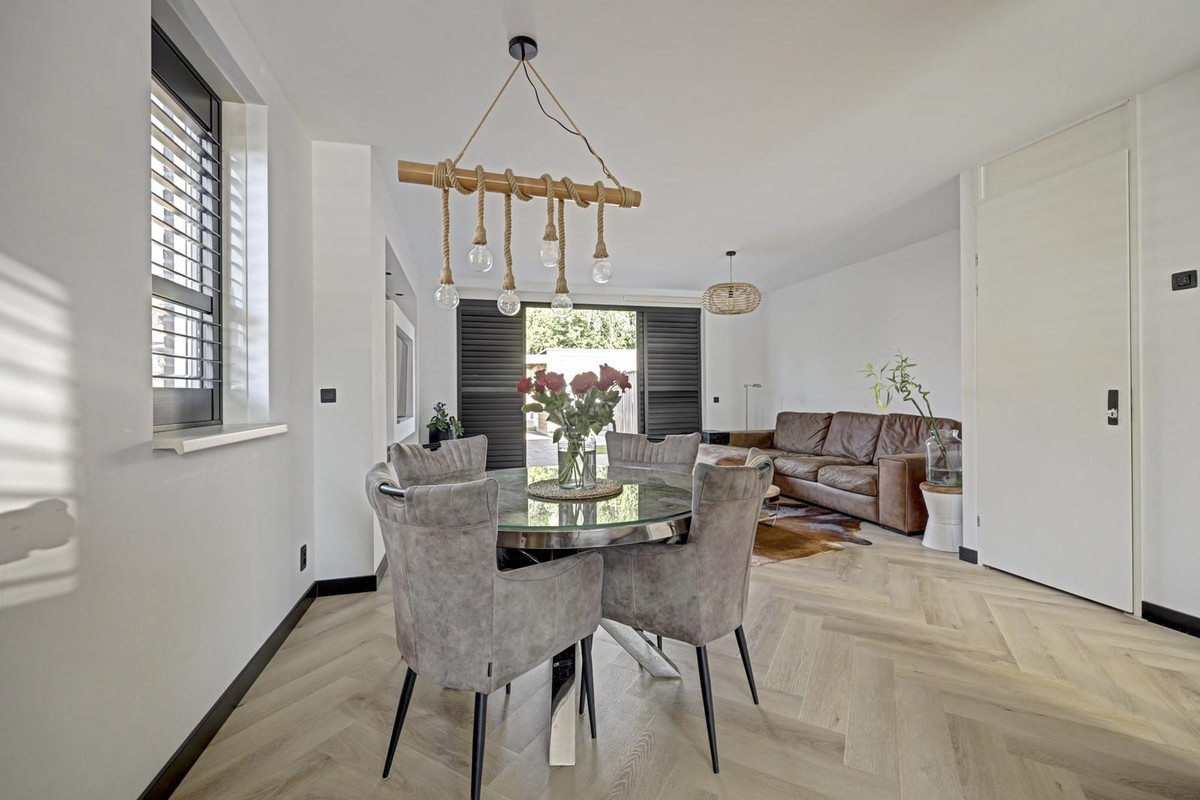 Hoekwoning te koop: Douwe Dabbertstraat 53, Almere