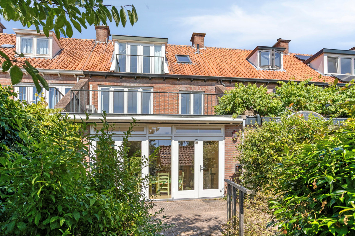 Tussenwoning te koop: Flevolaan 6, Muiderberg