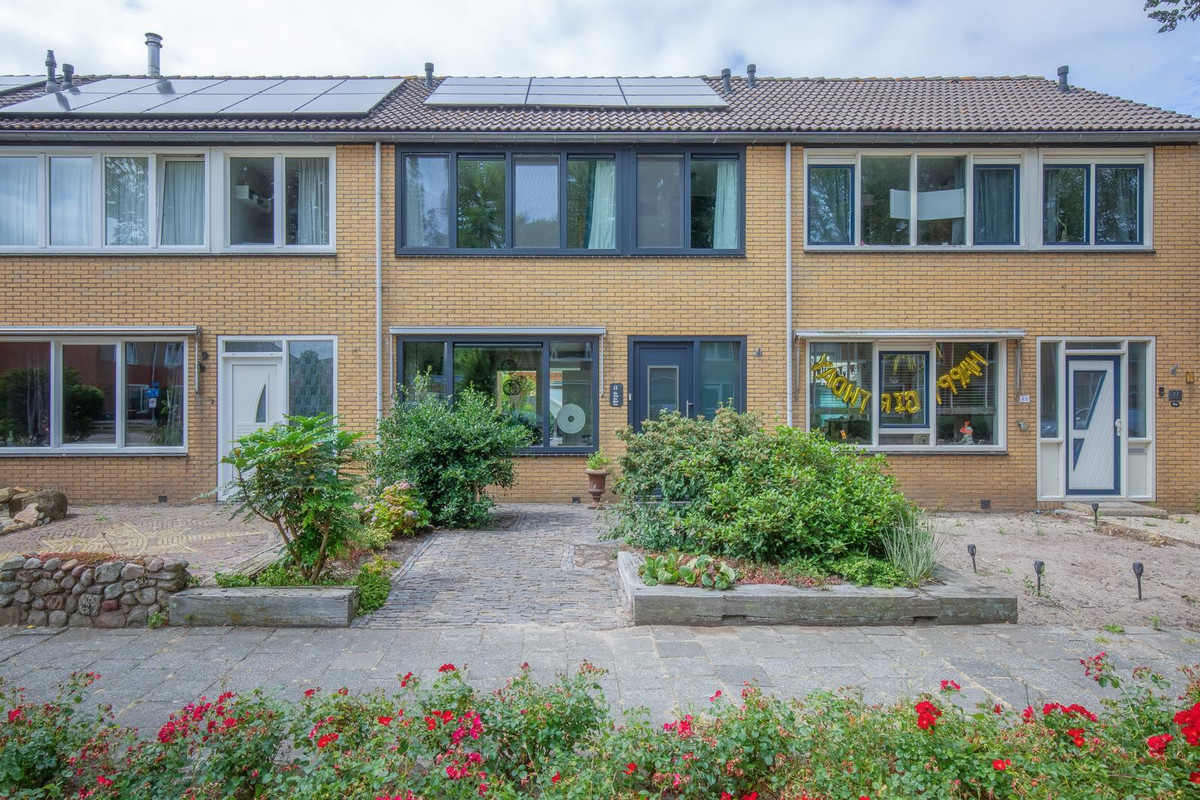 Tussenwoning te koop: Bernhardlaan 11, Den Burg