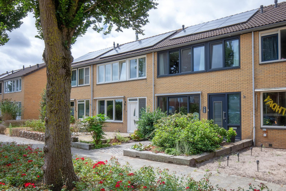 Tussenwoning te koop: Bernhardlaan 11, Den Burg
