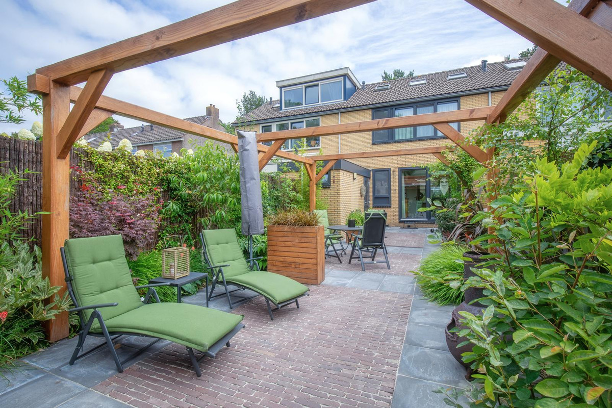 Tussenwoning te koop: Bernhardlaan 11, Den Burg