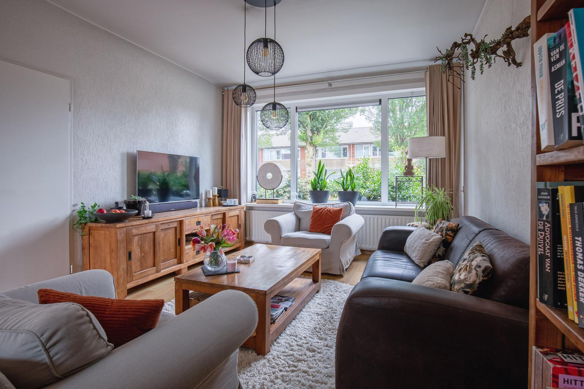 Tussenwoning te koop: Bernhardlaan 11, Den Burg