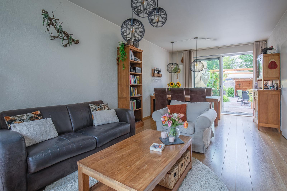 Tussenwoning te koop: Bernhardlaan 11, Den Burg
