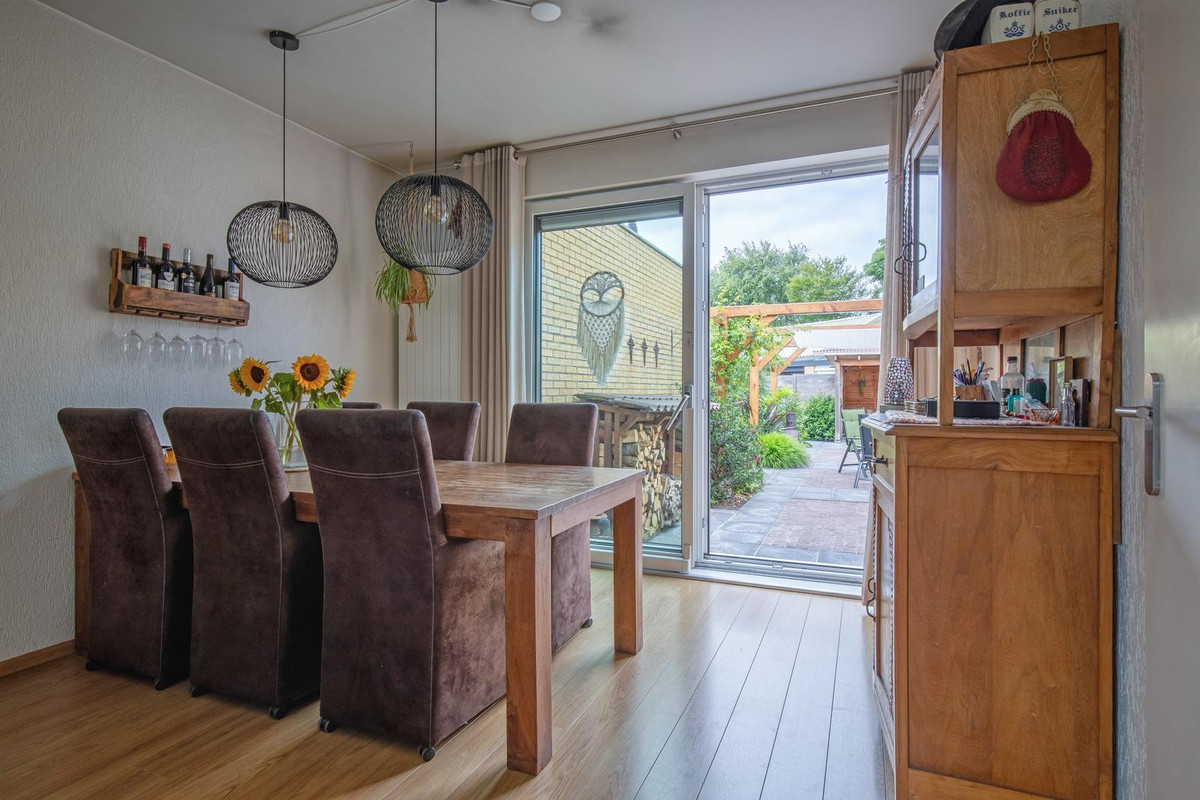 Tussenwoning te koop: Bernhardlaan 11, Den Burg