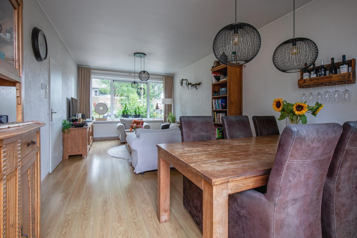 Tussenwoning te koop: Bernhardlaan 11, Den Burg