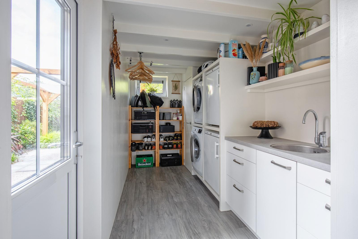 Tussenwoning te koop: Bernhardlaan 11, Den Burg