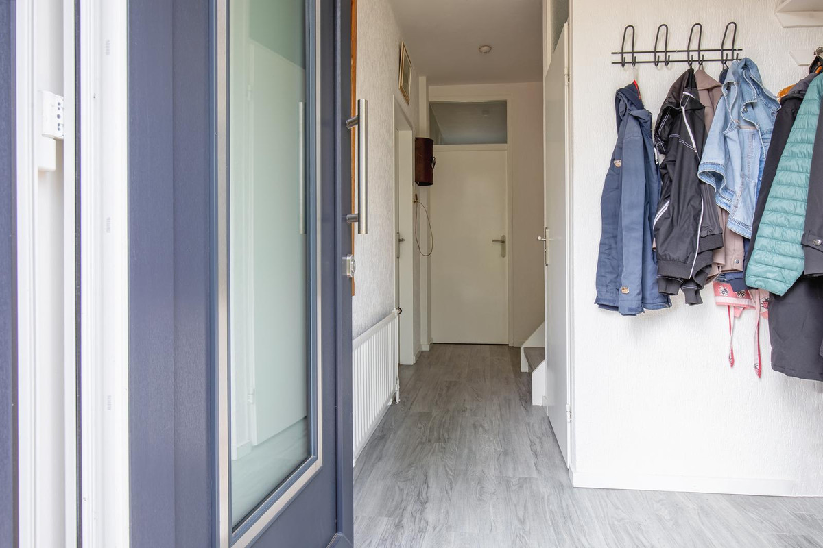 Tussenwoning te koop: Bernhardlaan 11, Den Burg