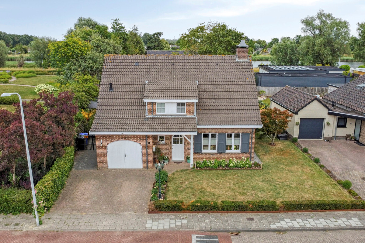 Vrijstaande woning te koop: Irisstraat 26, Hoek