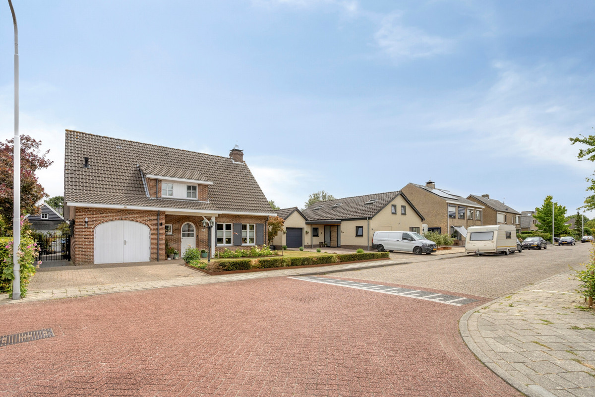Vrijstaande woning te koop: Irisstraat 26, Hoek