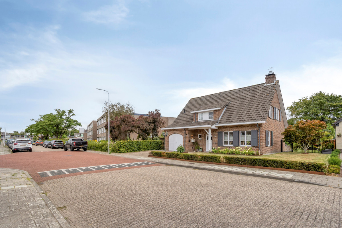 Vrijstaande woning te koop: Irisstraat 26, Hoek