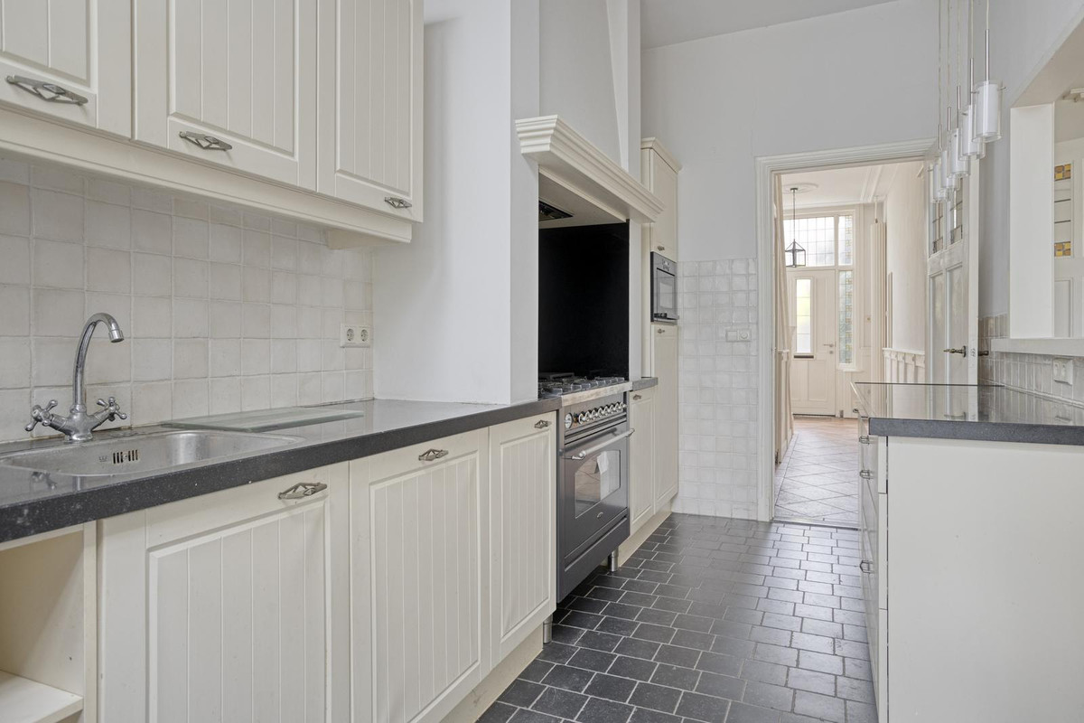 Tussenwoning te koop: Meeussenstraat 22, Bergen Op Zoom