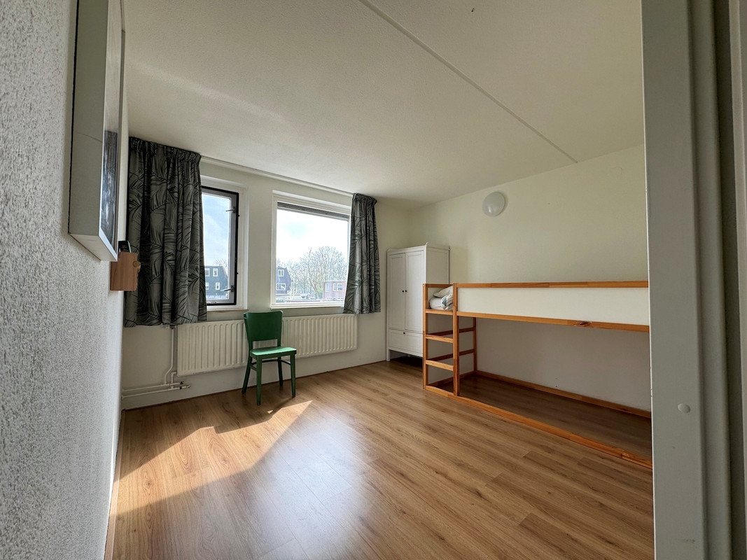 Tussenwoning te huur: Peppengouw 156, Almere