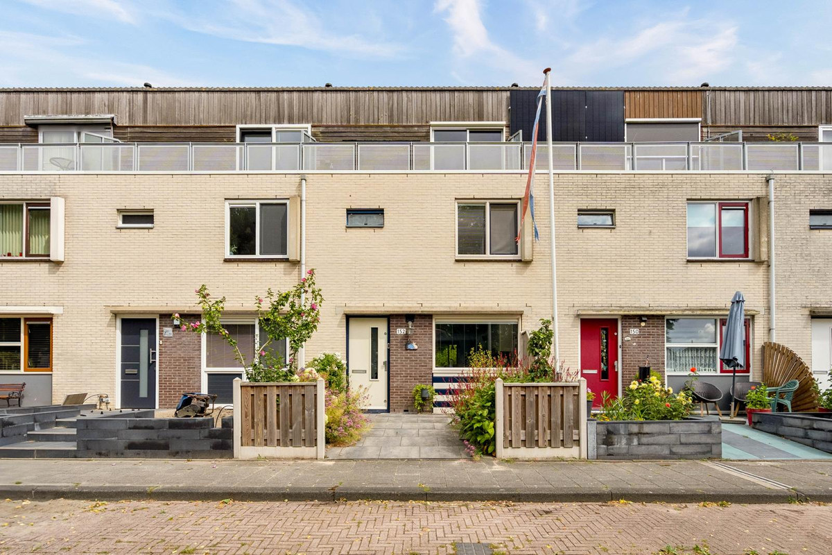 Tussenwoning te koop: Vijfherenlanden 152, Lelystad