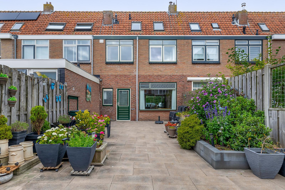 Tussenwoning te koop: Sperwerstraat 5, Den Helder