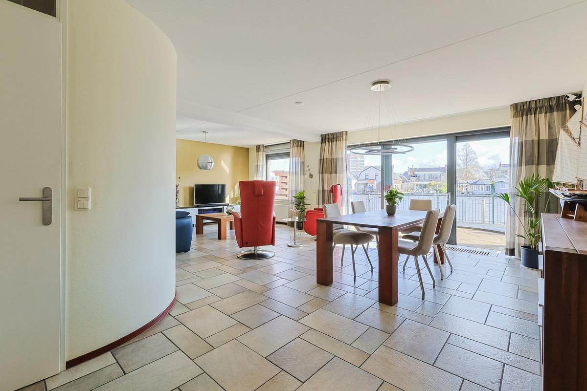 Tussenwoning te koop: Varossieaupalet 7, Alphen Aan Den Rijn