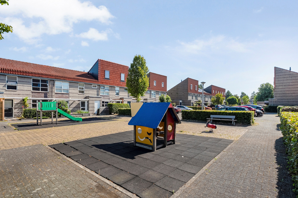 Tussenwoning te koop: Zomertalinghof 22, Zwolle