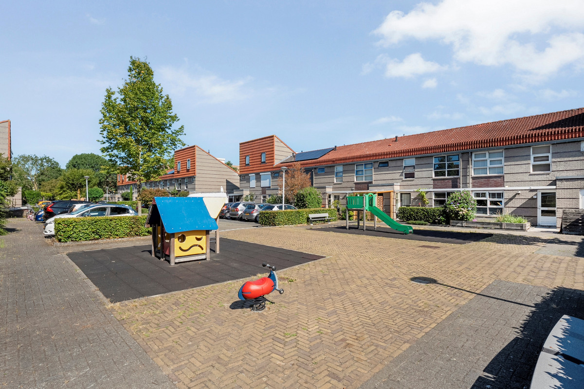 Tussenwoning te koop: Zomertalinghof 22, Zwolle