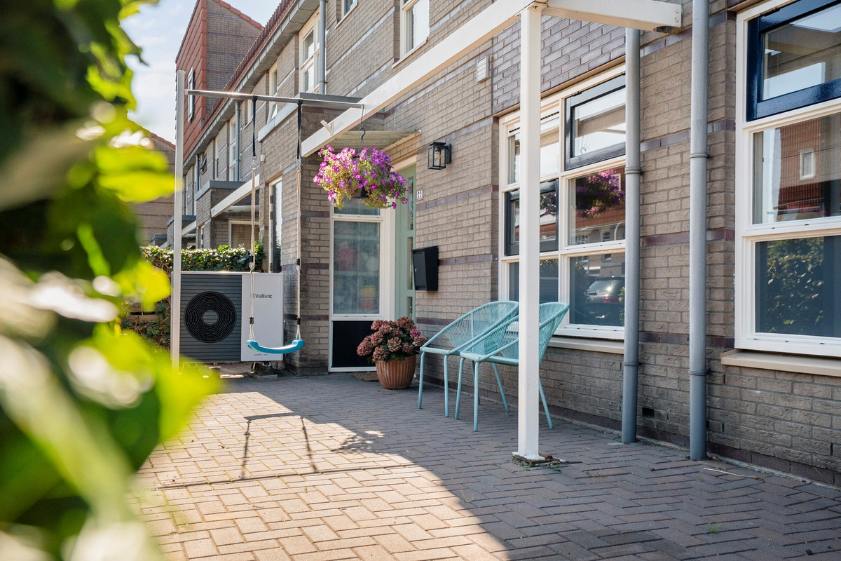 Tussenwoning te koop: Zomertalinghof 22, Zwolle