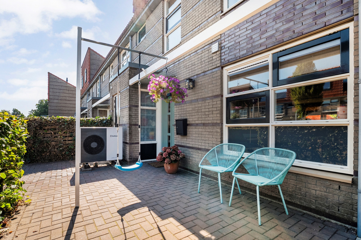 Tussenwoning te koop: Zomertalinghof 22, Zwolle